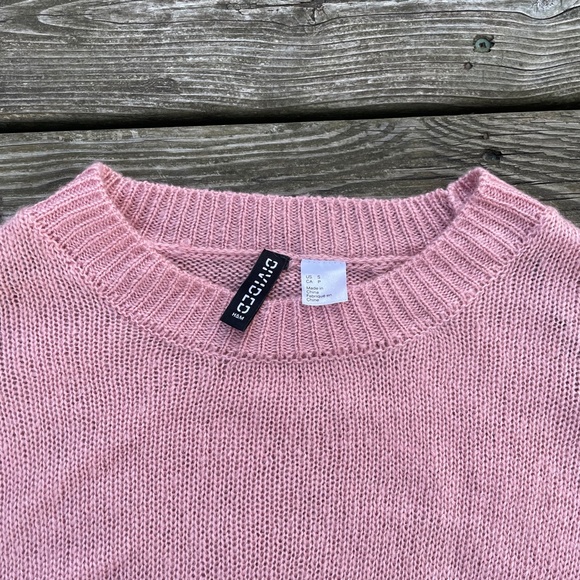 Women's Top: H&M Pink Cropped Knit Sweater With Knot Detail - Picture 10 of 10